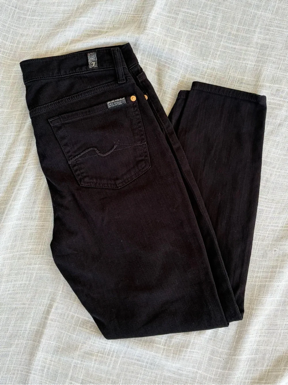 7 For All Mankind Gwenevere Black Ankle Crop Jeans size 28